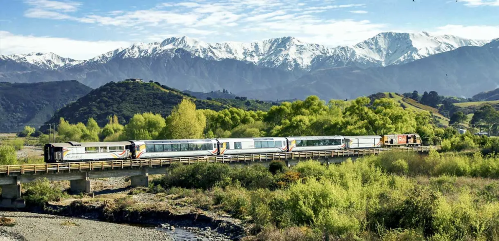 tranzalpine-train-au-milieu-des-montagnes-thumb@2x